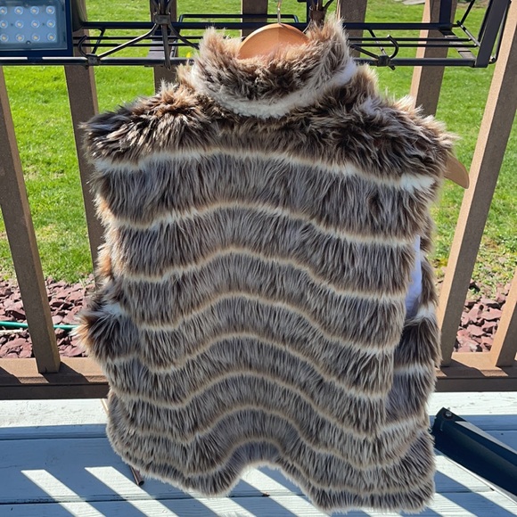 Vest - Picture 2 of 6